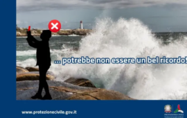 Maltempo, è “allarme selfie”. La Protezione civile avverte: «State lontani da moli e scogliere»