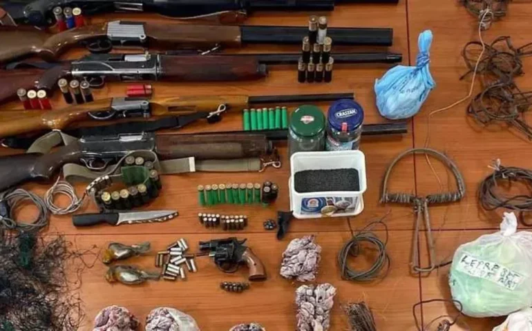 Bracconiere arrestato a Sarroch: sequestrati armi e selvaggina