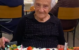 Cento candeline e oltre: la Sardegna festeggia Tzia Aurelia per i suoi 102 anni
