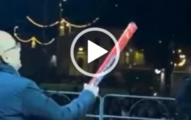 Capodanno a Oristano: il Sindaco spara i coriandoli in anticipo e diventa l’idolo di Fedez: “Numero uno”