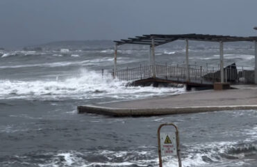 Il pontile di Marina Piccola distrutto dalla furia del mare