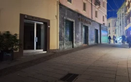 Shopping al buio nel cuore di Cagliari: via Manno e il Largo nell’oscurità