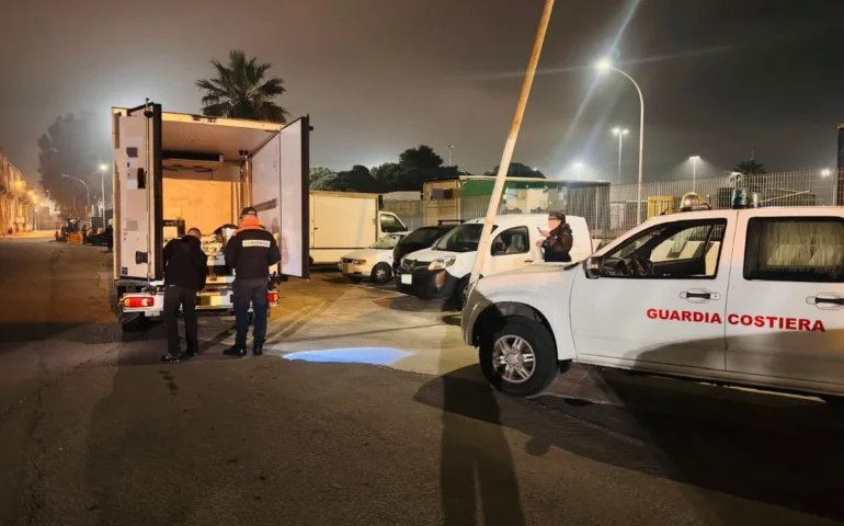 Cagliari, pesca illegale e pesce senza tracciabilità: la Guardia Costiera sequestra 100 chili di prodotti ittici