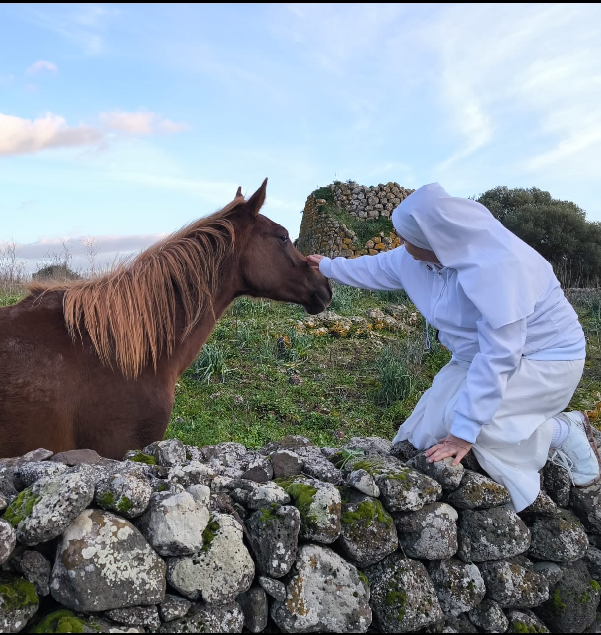 Suor Paola e i bambini della Casa Famiglia Littarru alla scoperta di Noragugume