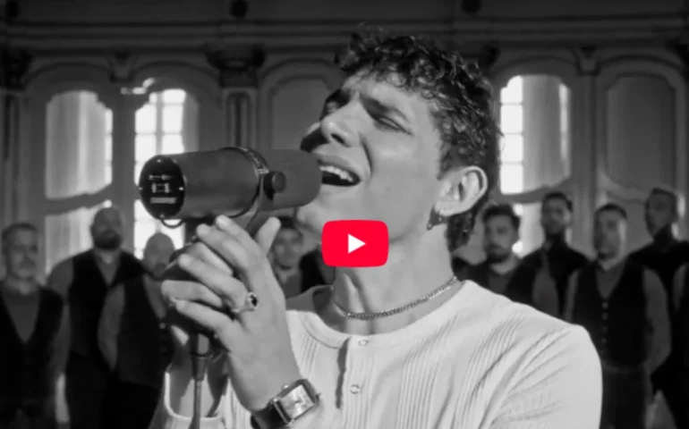 (GUARDA IL VIDEO) “No Potho Reposare”, l’inno d’amore sardo ora nella versione di EroCaddeo con il Coro Carrales