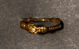 Dalla Roma antica alla Sardegna: la storia dell’anello che racconta il San Valentino di tanti secoli fa