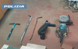Colpo da 300mila euro in una villa a Cagliari: ladro tradito dal DNA su un cappellino dimenticato