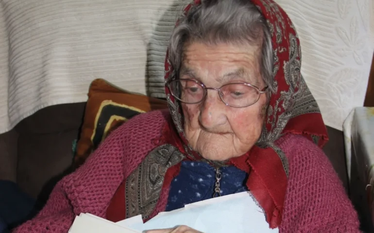 A Santa Margherita di Pula l’incontro con Tzia Maddalena Madeddu: 100 anni e una vita di lavoro e sacrifici