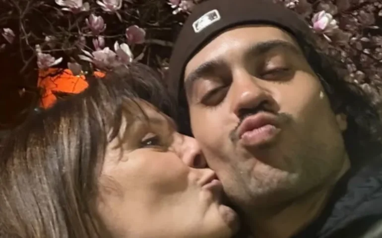 Mahmood celebra il compleanno della madre sui social: gli auguri ad Anna Frau di Orosei