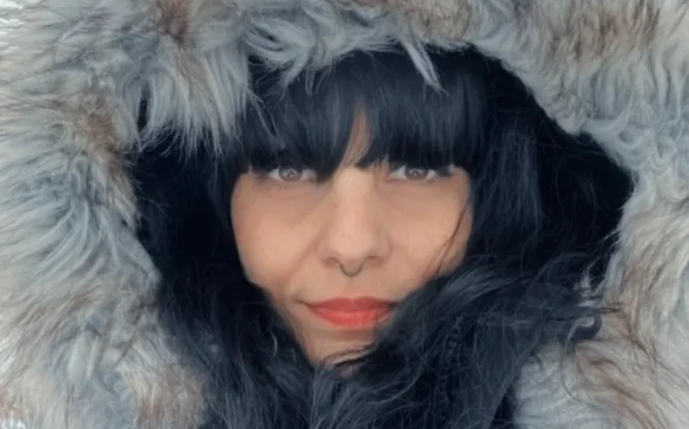 “Viola”: la voce invisibile della fibromialgia nel brano di Stefania Littera