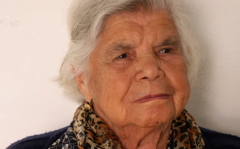 Serrenti, la bellezza dei 100 anni: gli splendidi occhi e il sorriso di Tzia Vitalia