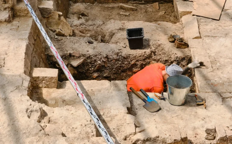 In Sardegna un tesoro nascosto sotto un altare per 800 anni: la sorprendente scoperta di Padru che pochi conoscono