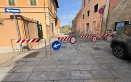 Castello, residenti “intrappolati” tra crolli e transenne: chiuse via Porcell e via Fiume