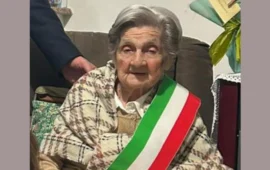 La Sardegna ha una nuova centenaria: tanti auguri alla bellissima signora Maddalena per i suoi 100 anni
