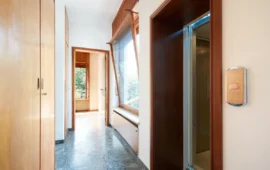 Cagliari, ascensori guasti nei seggi di due scuole: sezioni spostate al piano terra