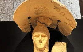 L’esercito dei Giganti lascia Cagliari: le statue di Mont’e Prama ritornano a Cabras