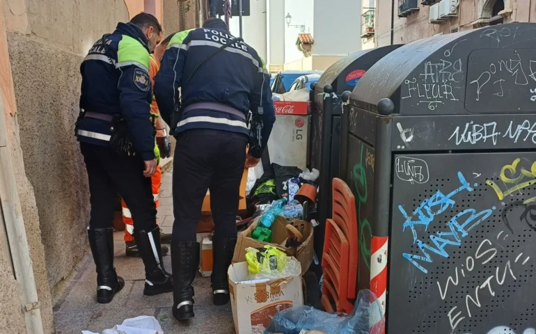 rifiuti abbandonati Quartiere Marina