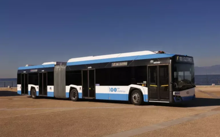 Nuovi autobus elettrici a Cagliari: domani il debutto sulla linea PF verso il Poetto
