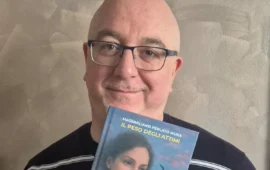 “Il peso degli attimi”. Tra il noir e il romance, il primo romanzo di Massimiliano Perlato Mura