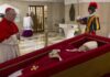 Papa Francesco, diffusa la prima immagine della salma nella bara