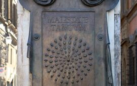 Su un monumento di Firenze ci sono delle api che nessuno riesce a contare