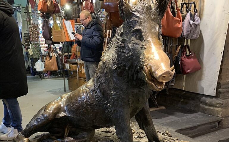 Firenze, la storia della “Fontana del porcellino”, portatrice di Fortuna