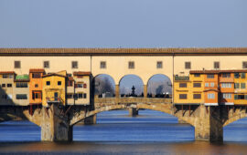 Ponte Vecchio è l’unico ponte di Firenze che non è stato distrutto dai Nazisti