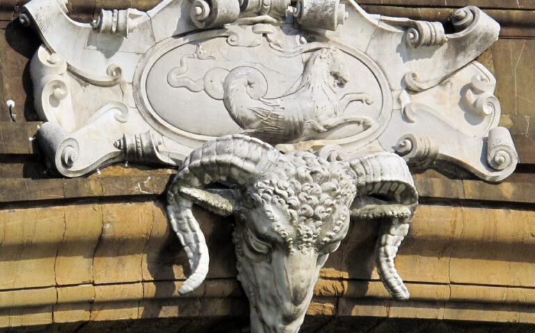 Gli arieti del Ponte di Santa Trinità: a cosa servono questi “guardiani leggendari di Firenze”?