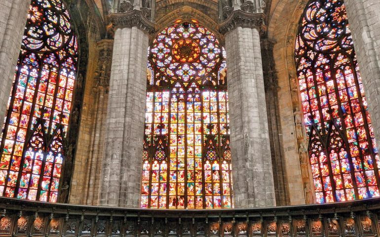 Nel Duomo di Milano ci sono 55 gigantesche vetrate in cui sono rappresentati oltre 3600 personaggi