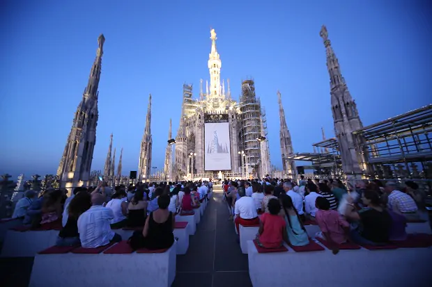 Lo sapevate? Sul tetto del Duomo di Milano è possibile fare una passeggiata e ascoltare un concerto al tramonto