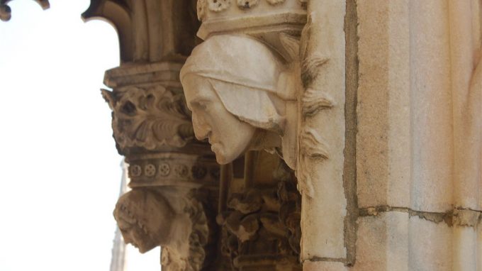 Lo sapevate? Tra le statue del Duomo di Milano c’è persino quella di Dante Alighieri