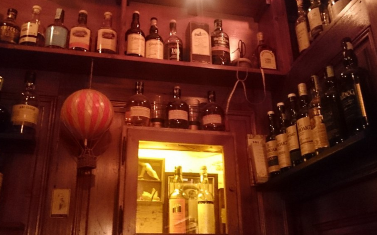 Il bar più piccolo del mondo si trova a Milano: chi ancora non lo conosce, lo amerà!