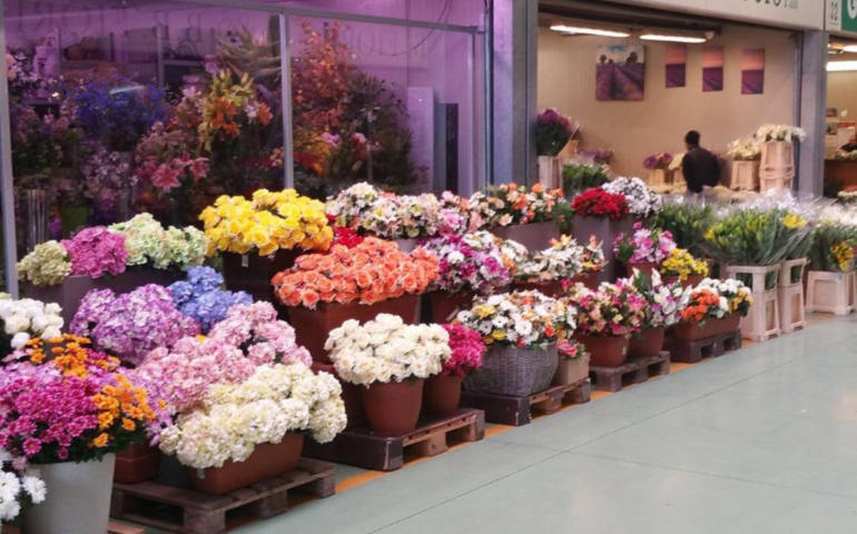 Il mercato dei fiori di Via Lombroso 54 si sveglia presto ogni sabato mattina