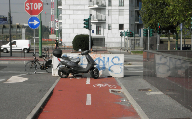 Milano, arrivano i fondi per le piste ciclabili: 4 milioni e mesi di ritardo