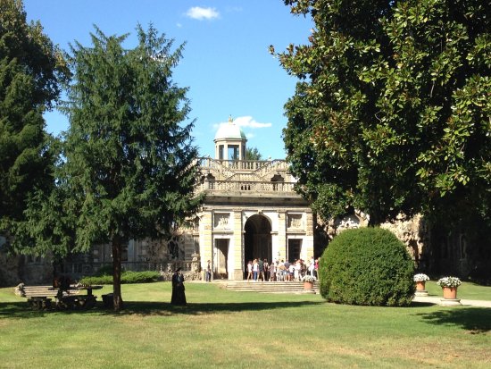 Lo sapevate? Nei dintorni di Milano esiste una villa magnifica con un parco che ospita decine di specie arboree diverse