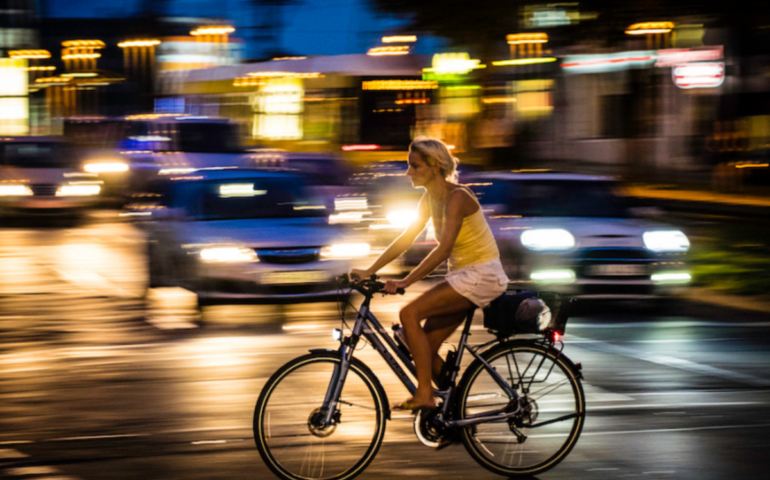 Le zone di Milano dove girare con la bicicletta è più pericoloso: non solo auto, ma anche pavé e binari morti