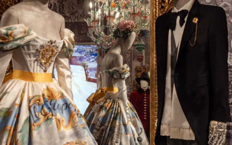 Dal Cuore alle Mani: Milano omaggia l’universo Dolce & Gabbana con una retrospettiva