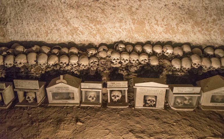 Lo sapevate? Un tempo a Napoli era possibile adottare il cranio di un defunto in cambio di protezione