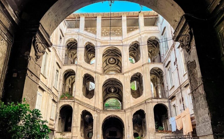 Monumenti napoletani: Palazzo Sanfelice, magnifico edificio nel cuore di Napoli, set di molti film