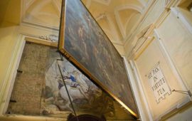 Lo sapevate? In una chiesa di Napoli c’è una tela semovente che nasconde un grande affresco antico