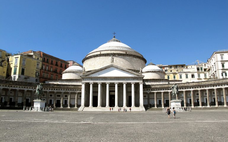 Monumenti napoletani: la Chiesa di San Francesco da Paola, uno degli edifici religiosi più rappresentativi della città