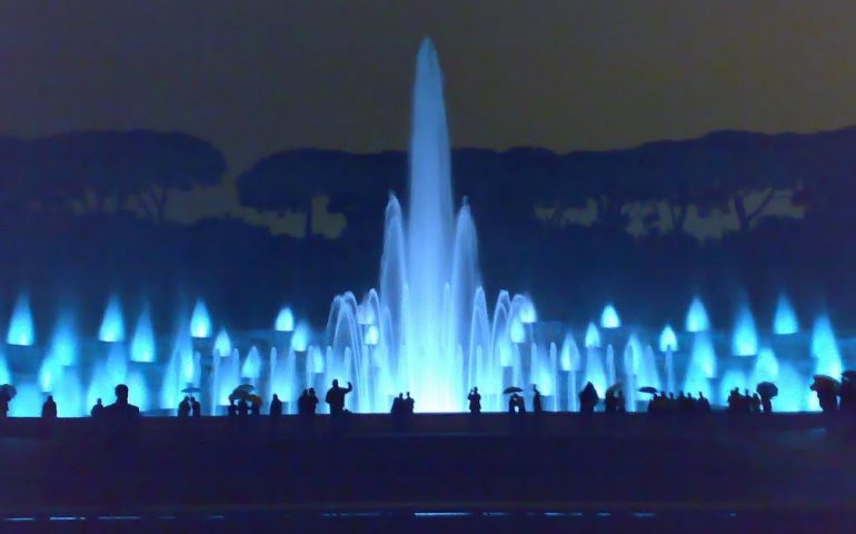 Lo sapevate? La Fontana dell’Esedra, la più grande di Napoli, fu costruita prendendo spunto dalla fonte della Reggia di Caserta