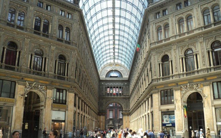 Monumenti napoletani: la Galleria Umberto I, uno dei simboli eleganti della città