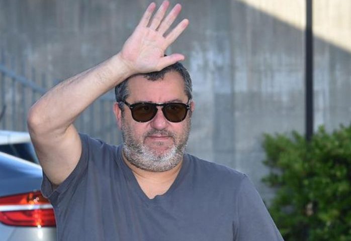 Mino Raiola, prima la notizia sulla sua morte poi la sua smentita: “Sembra sia capace anche di resuscitare”