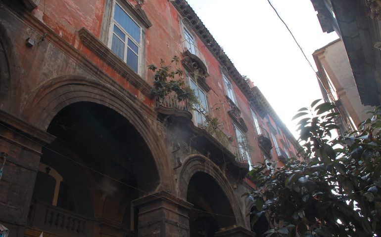 Lo sapevate? Durante il periodo medievale l’intellighenzia napoletana si riuniva in un palazzo che esiste ancora
