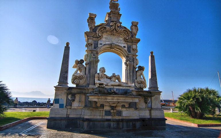 Monumenti napoletani: la fontana del Sebeto, una delle più belle (e degradate) di Napoli