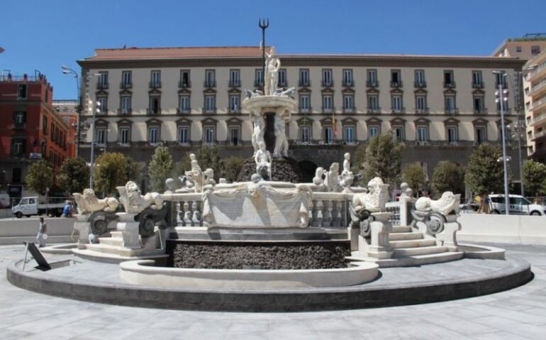 Monumenti napoletani: la fontana del Nettuno, una delle più belle della città