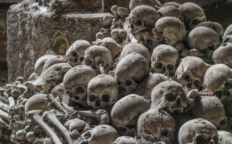 Lo sapevate? Un tempo a Napoli era possibile adottare il cranio di un defunto in cambio di protezione