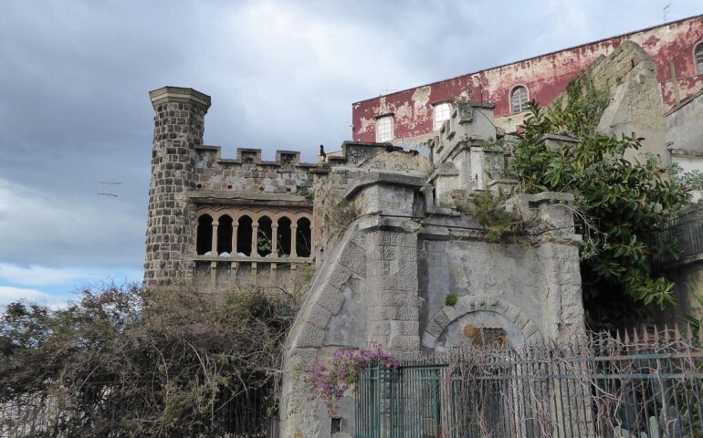 Il castello di Lamont Young, la storia maledetta di una villa dove amore e tragedia si sono intrecciate fatalmente