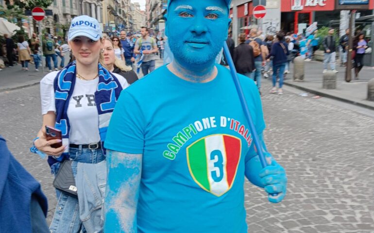 Cronaca di una giornata pazzesca: dopo il pareggio con la Salernitana, Napoli rinvia la festa